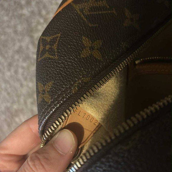 Louis Vuitton Brown and Tan Monogram Pouch - Picture 3 of 11
